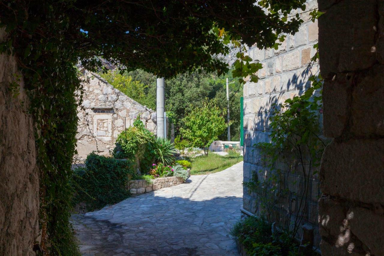 Holiday home Lavanda Grubisic Tucepi Bagian luar foto