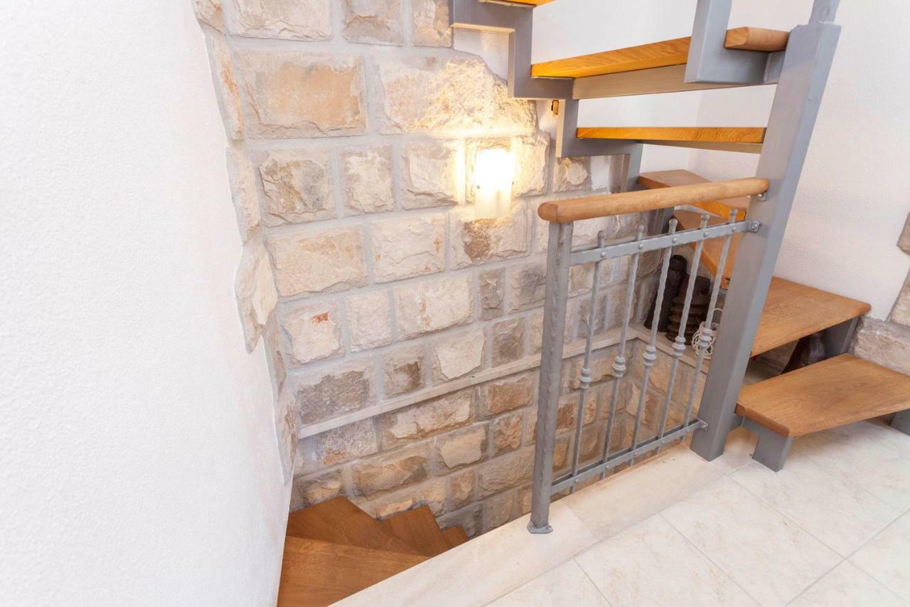 Holiday home Lavanda Grubisic Tucepi Bagian luar foto
