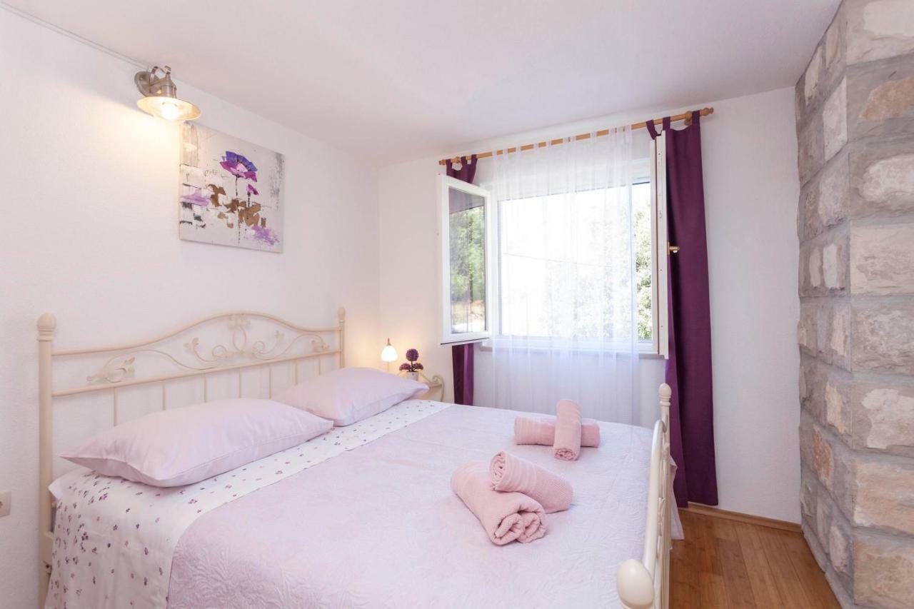 Holiday home Lavanda Grubisic Tucepi Bagian luar foto