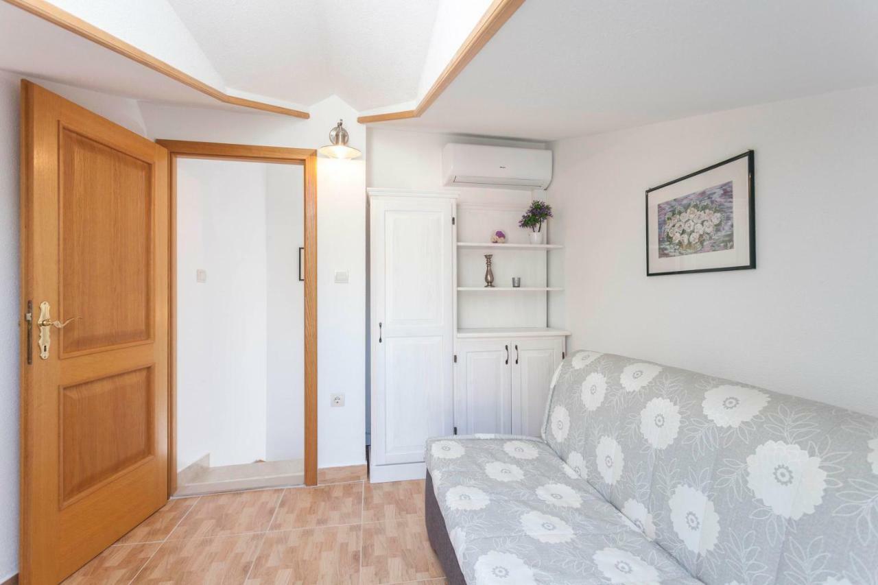 Holiday home Lavanda Grubisic Tucepi Bagian luar foto