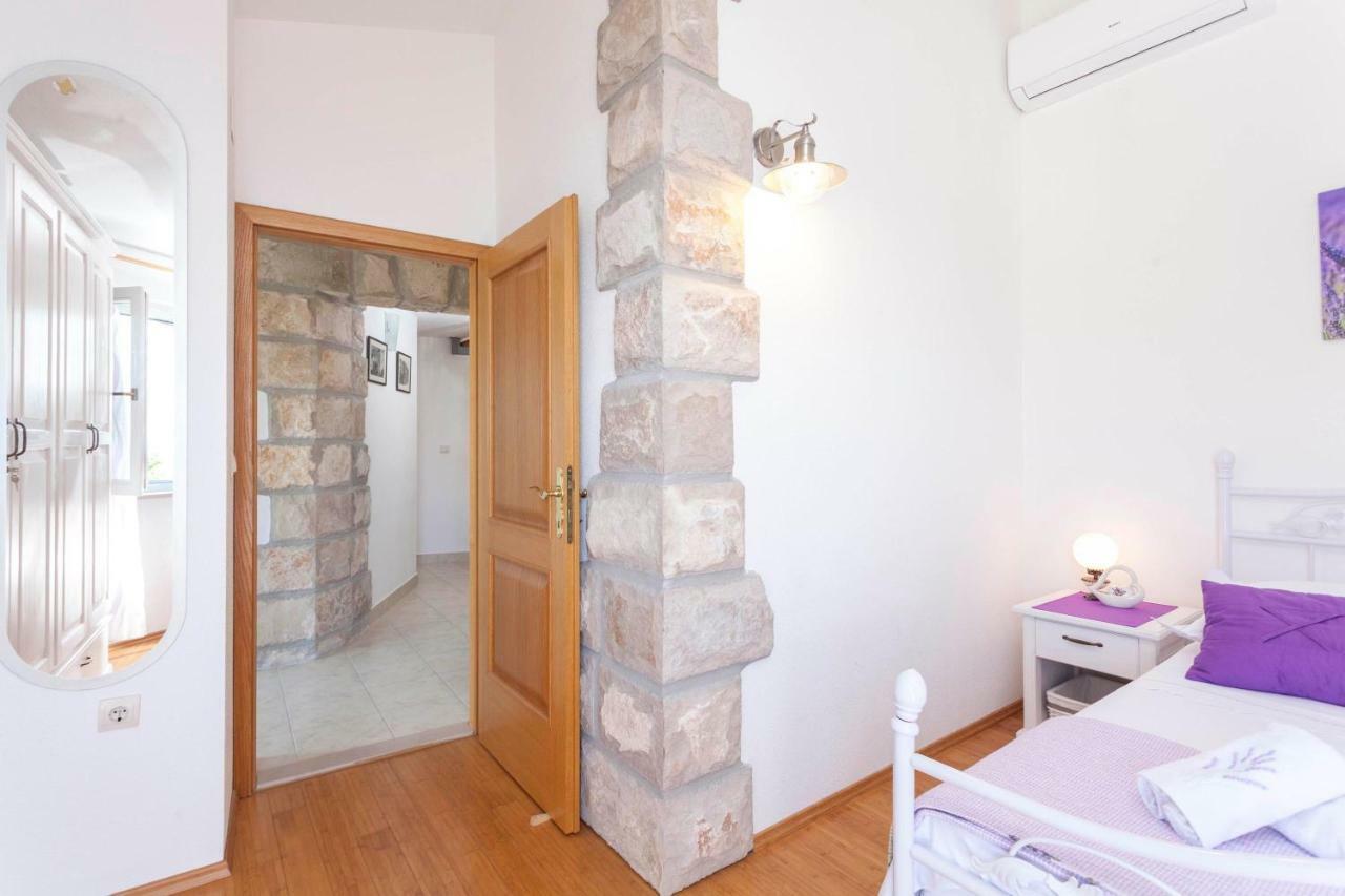 Holiday home Lavanda Grubisic Tucepi Bagian luar foto